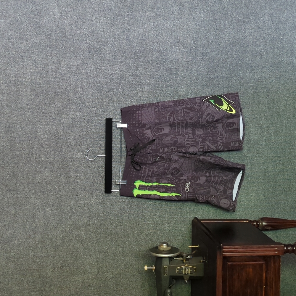 Size 32 swim trunks O'Neil x monster energy